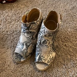 Womens Qupid Snake Print Open-Toed Heels - 7.5
